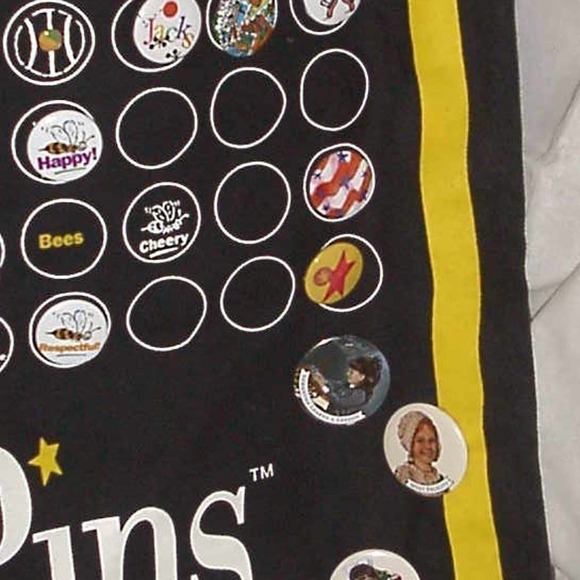 AMERICAN Girl Banner with Pins - Picture 4 of 4